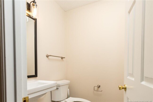 Building Photo - 3356 Quarry Dr