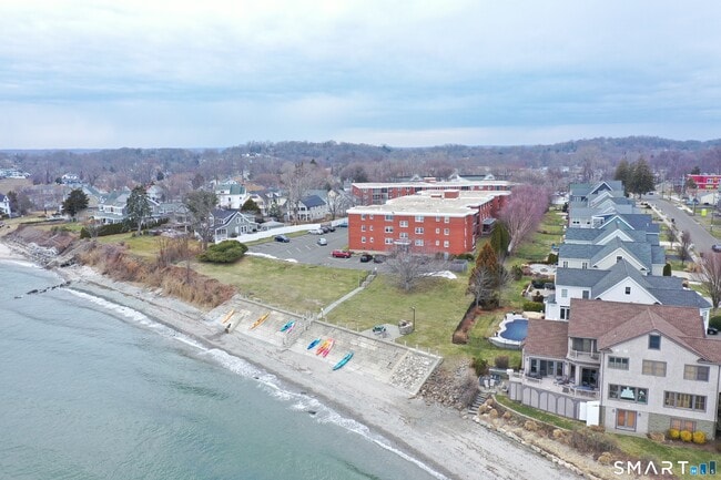 Building Photo - 185 Melba St