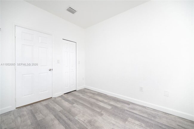 Building Photo - 2532 SE 15th Ct