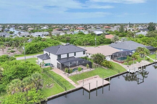 Building Photo - 15530 Aqua Cir