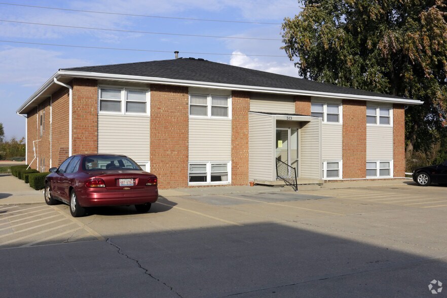 Pinecrest Apartments 515 Greenbriar Dr Normal IL 61761 Apartment Finder