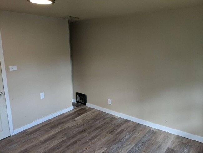 Building Photo - 3 Bed 1 Bath Single Family Home in Antigo