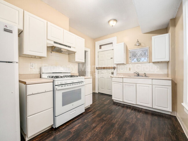 Building Photo - 730 Siebert St