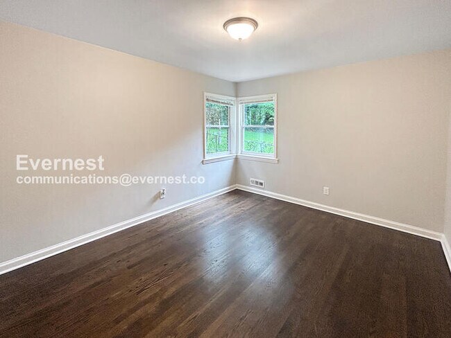 Building Photo - 3400 Bonaire Dr