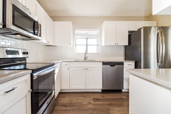 Building Photo - 154 Chelsea Ct