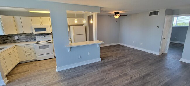 Building Photo - 108 Paradise Harbour Blvd