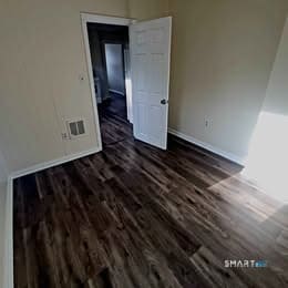 Building Photo - 28 Wilson St