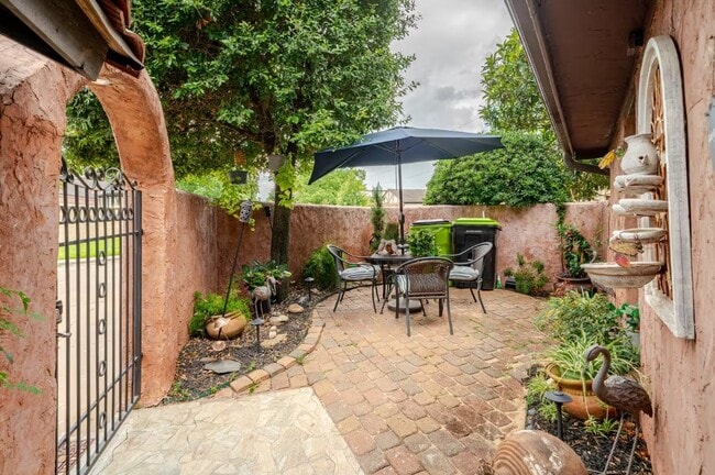 Building Photo - 2526 Creekway Cir