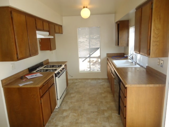 Building Photo - 3 Bedroom 2 Bathroom Single Story Home in ...