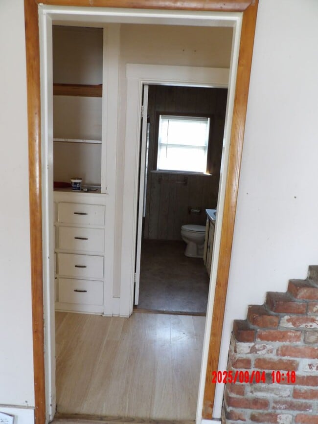 Building Photo - 2 Bedroom House with Full Basement