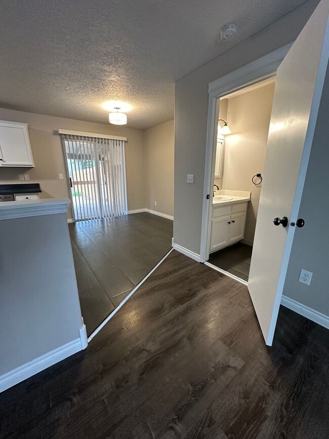 Building Photo - Rockingham Duplex- Northeast Salem