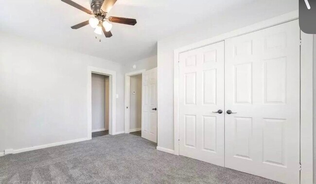 Building Photo - Rogers Ave