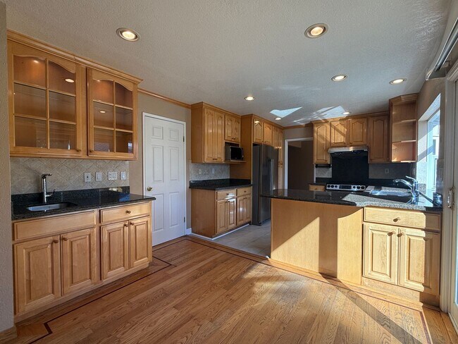 Building Photo - Immaculately Remodeled 5 Bedroom 2.5 Bath Almaden Gem