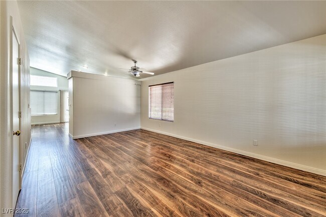 Building Photo - 5537 Oakwood Ridge St