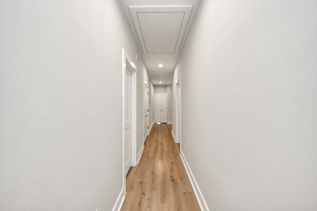 Building Photo - 410 E 41st St