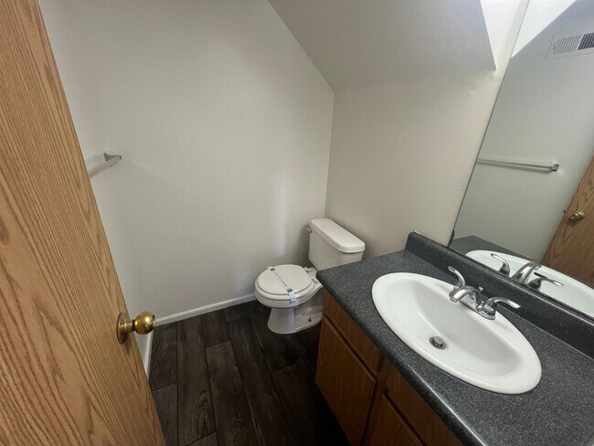 Building Photo - Cozy 3B/1 Bath Townhome in West Valley