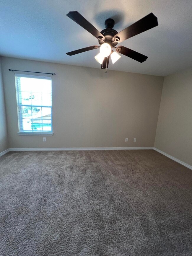 Building Photo - 489 Eisenhower Dr