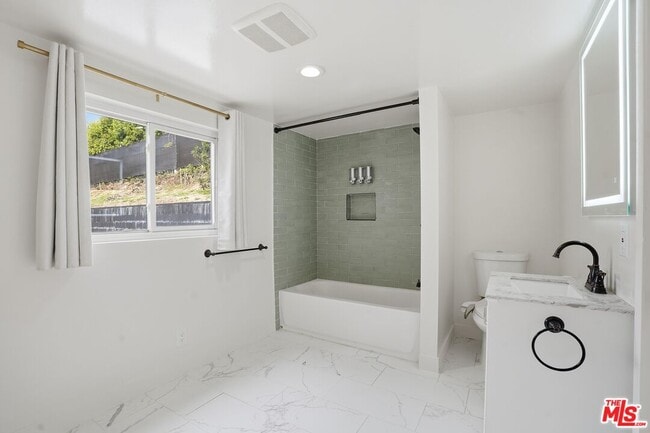 Building Photo - 3604 Stewart Ave