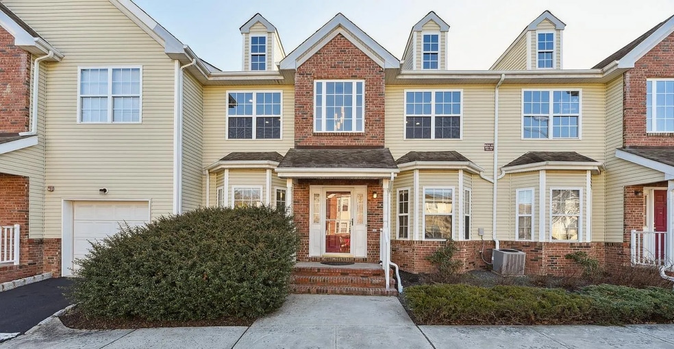 Building Photo - 194 Pinelli Dr