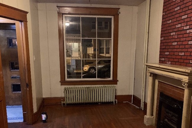 Entry, Living Room - 940 N 11th St