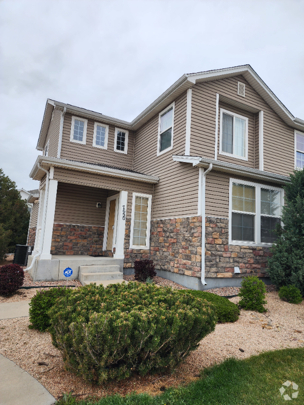 Building Photo - 7650 Sandy Springs Point