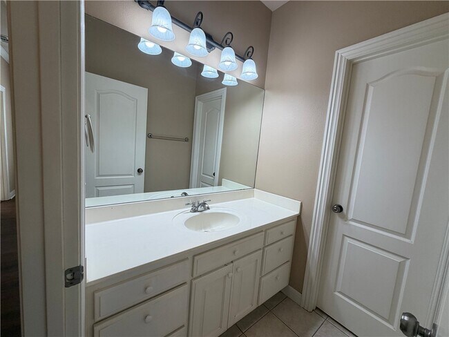 Building Photo - 4410 W Braymore Dr