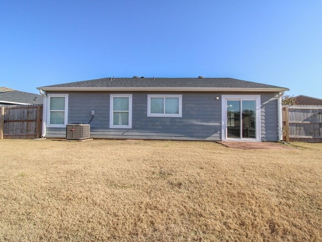 Building Photo - Modern and updated home in desirable East ...