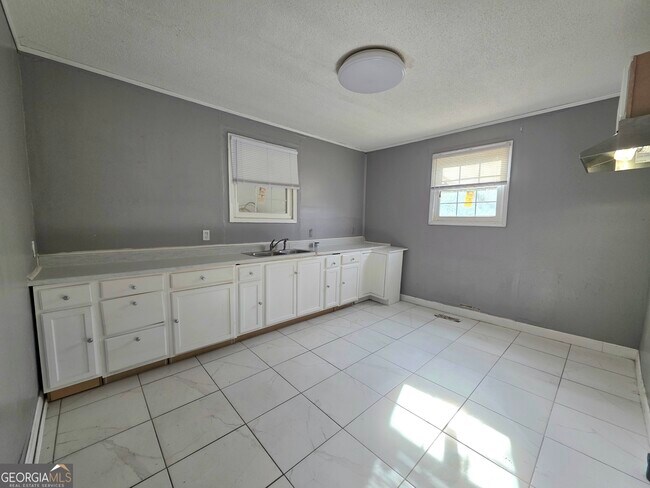 Building Photo - 1492 Virginia Ave