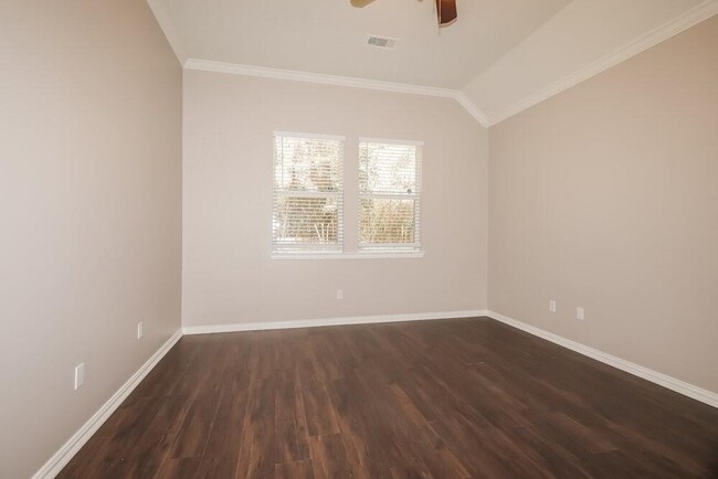 Building Photo - 9202 Hidden Lake Cir