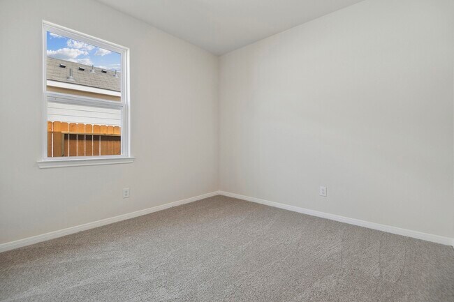 Building Photo - 15415 Maple Ter Dr