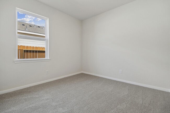 Building Photo - 15463 Maple Ter Dr