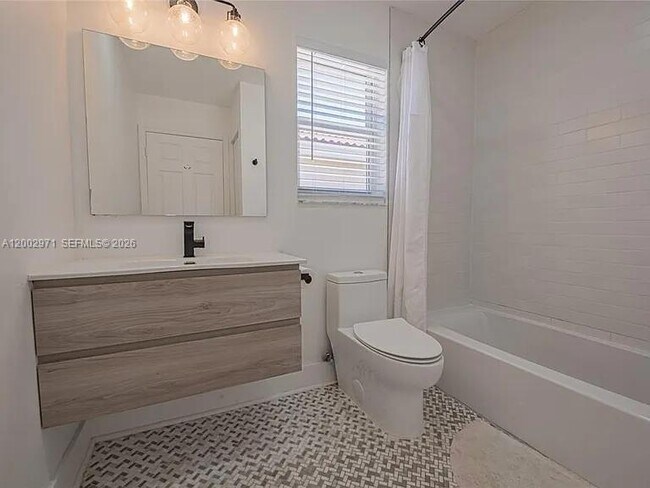 Building Photo - 1135 W Lake St