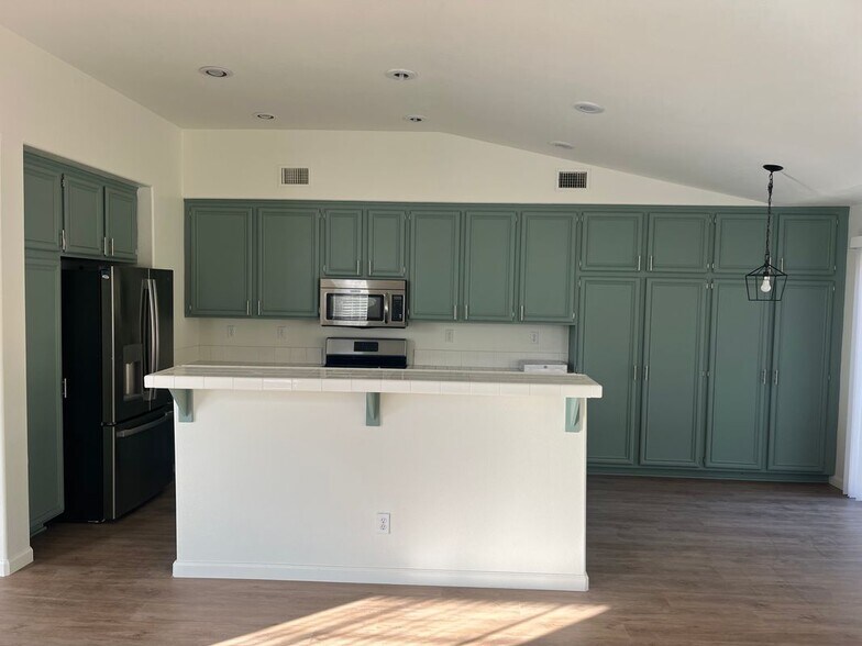 Building Photo - 10980 Santa Barbara Pl