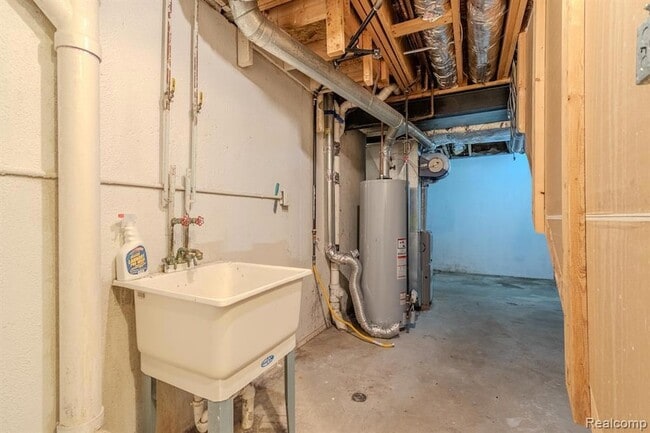 Building Photo - 27365 Park Ct