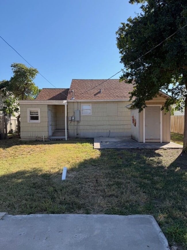 Building Photo - 1005 N 3rd St