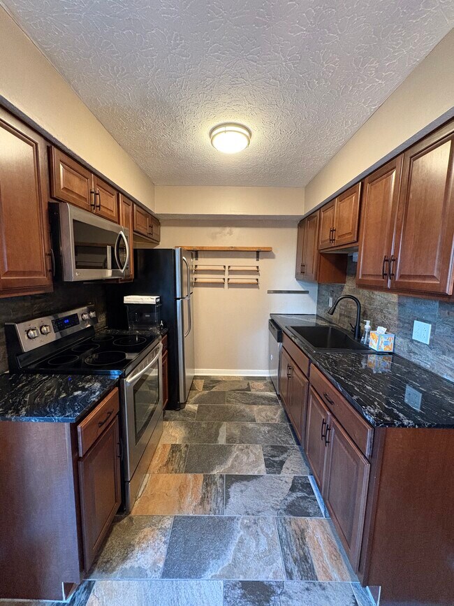 Building Photo - 331 St Andrews Dr