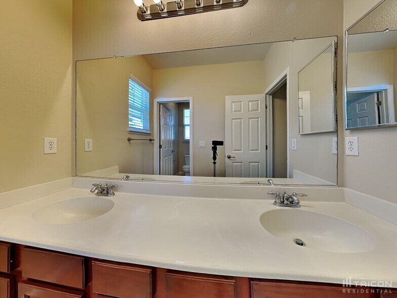 Building Photo - 7096 Sacred Cir