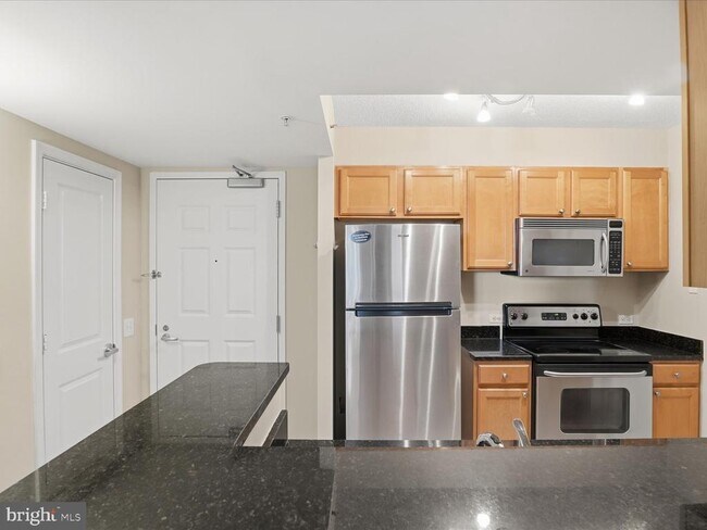 Building Photo - 880 N Pollard St