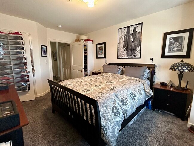 Building Photo - 1849 Green Bay Rd