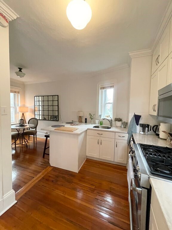 Building Photo - 146 Charles St