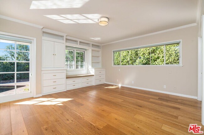 Building Photo - 14972 Camarosa Dr