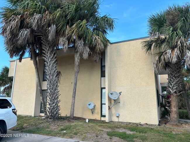 Building Photo - 1000 3rd St