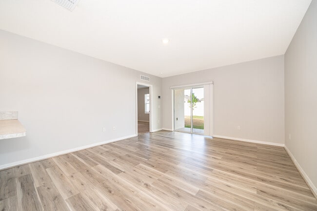 Building Photo - 1500 Quinta Rd