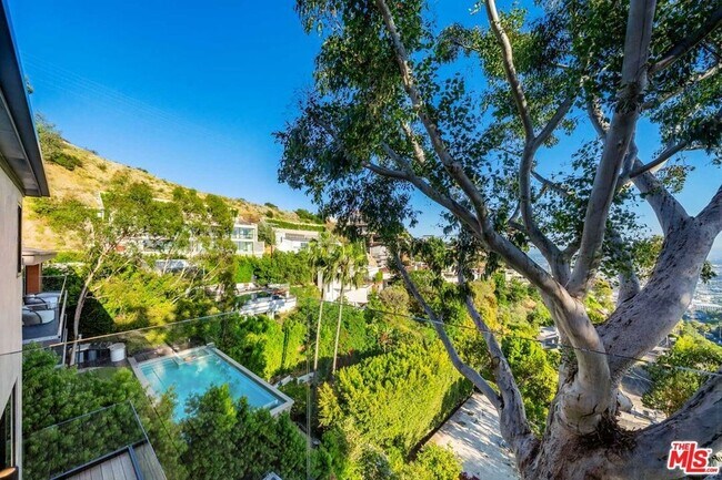 Building Photo - 8800 Hollywood Blvd