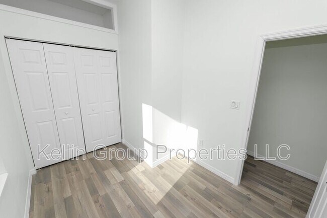 Building Photo - 2524 W Cherry St