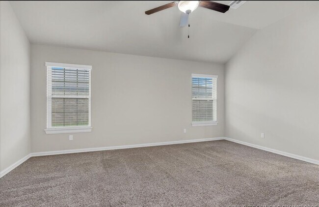 Building Photo - 1148 E 146 Ct S