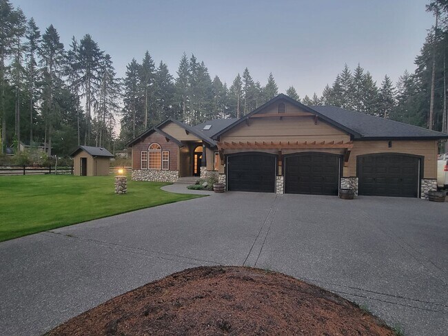 Building Photo - Beautiful Home on Gated Property