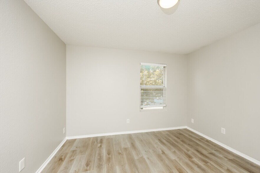Building Photo - 8201 Montecito Dr