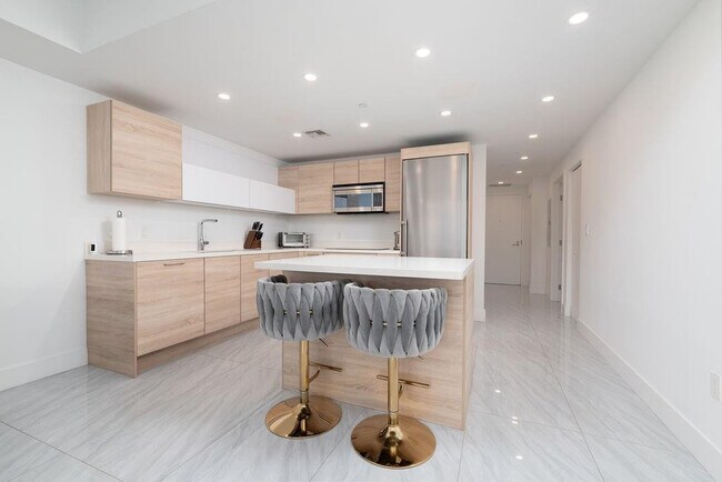 Building Photo - 16385 Biscayne Blvd