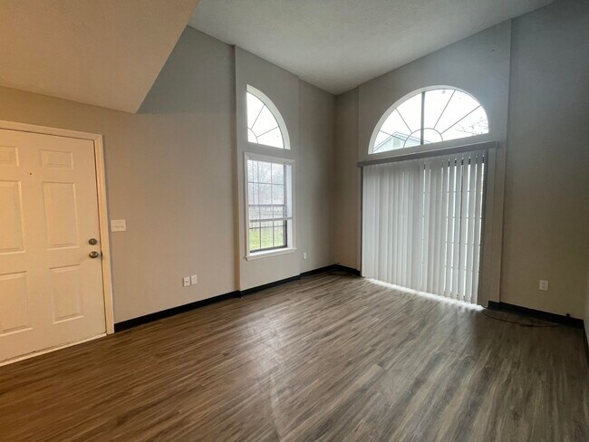 Building Photo - 404 Bainbridge Ct